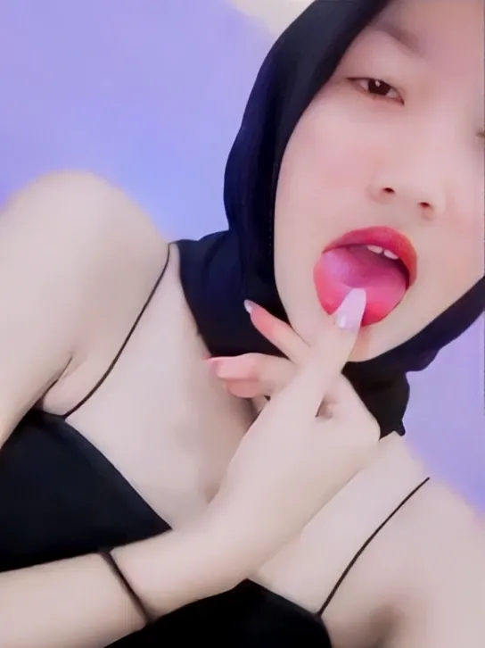 Jilbab Manis Jilat Jari Sambil Omek