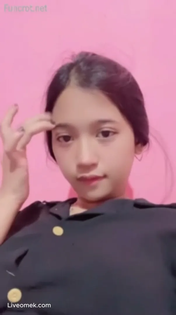 Serly Buka Baju Pamer Toket Mungil Colmek Memek Sampai Crot