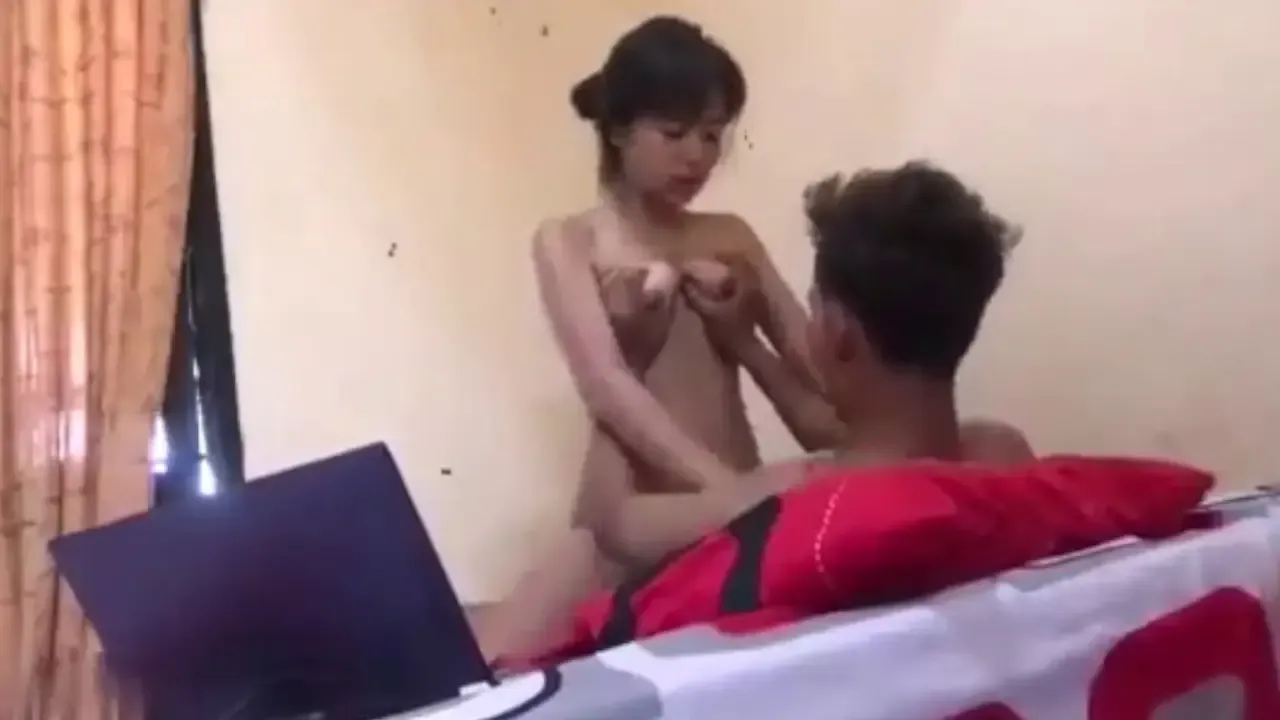 Mahasiswa Semok Ngewe Sambil Ngerjain Skripsi Sampe Becek