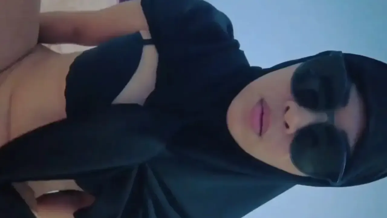 Tante Cantik Bertudung Hot Pamer Toket Gede Sange