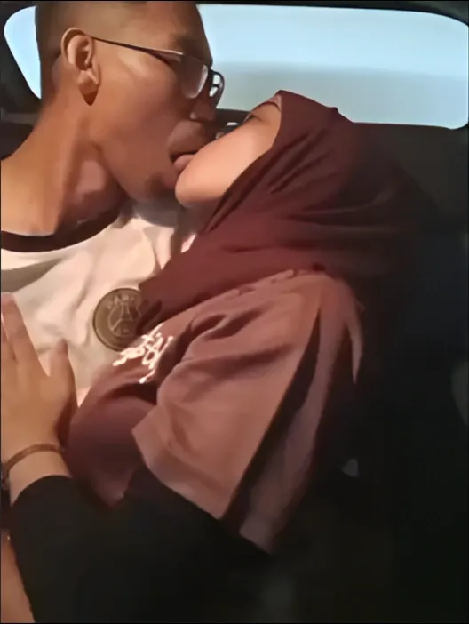 Hijab Ngentod Croot Di Mobil Part 1 - Hijab Tobrut Sange Desah Keenakan