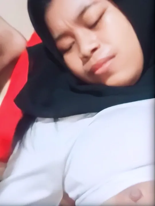Jilbab Perawan Memek Tembem Masih Sempit