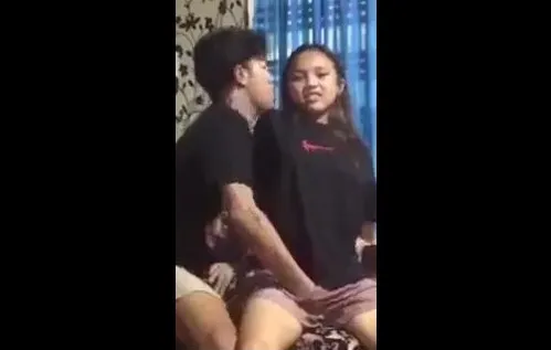 Mencari Tau Isi Hotpants Tante Semok: Keluar Cairan Becek