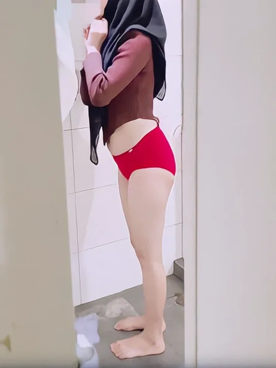 Intip Cewe Hijab Montok Malah Minta Goyang Hot Sampe Becek