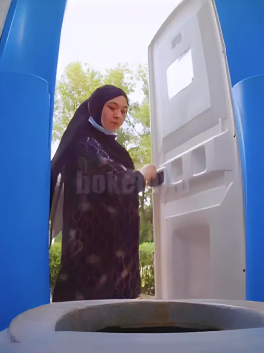 Intip Ukhti Montok Bab Di Toilet Taman - Tante Semok Goyang Hot Pasrah